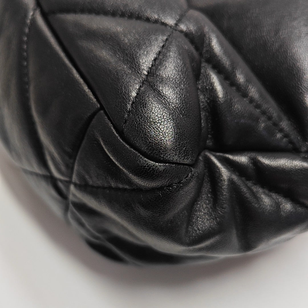 CHANEL 19 Grande Piel de Cordero Acolchada Negro