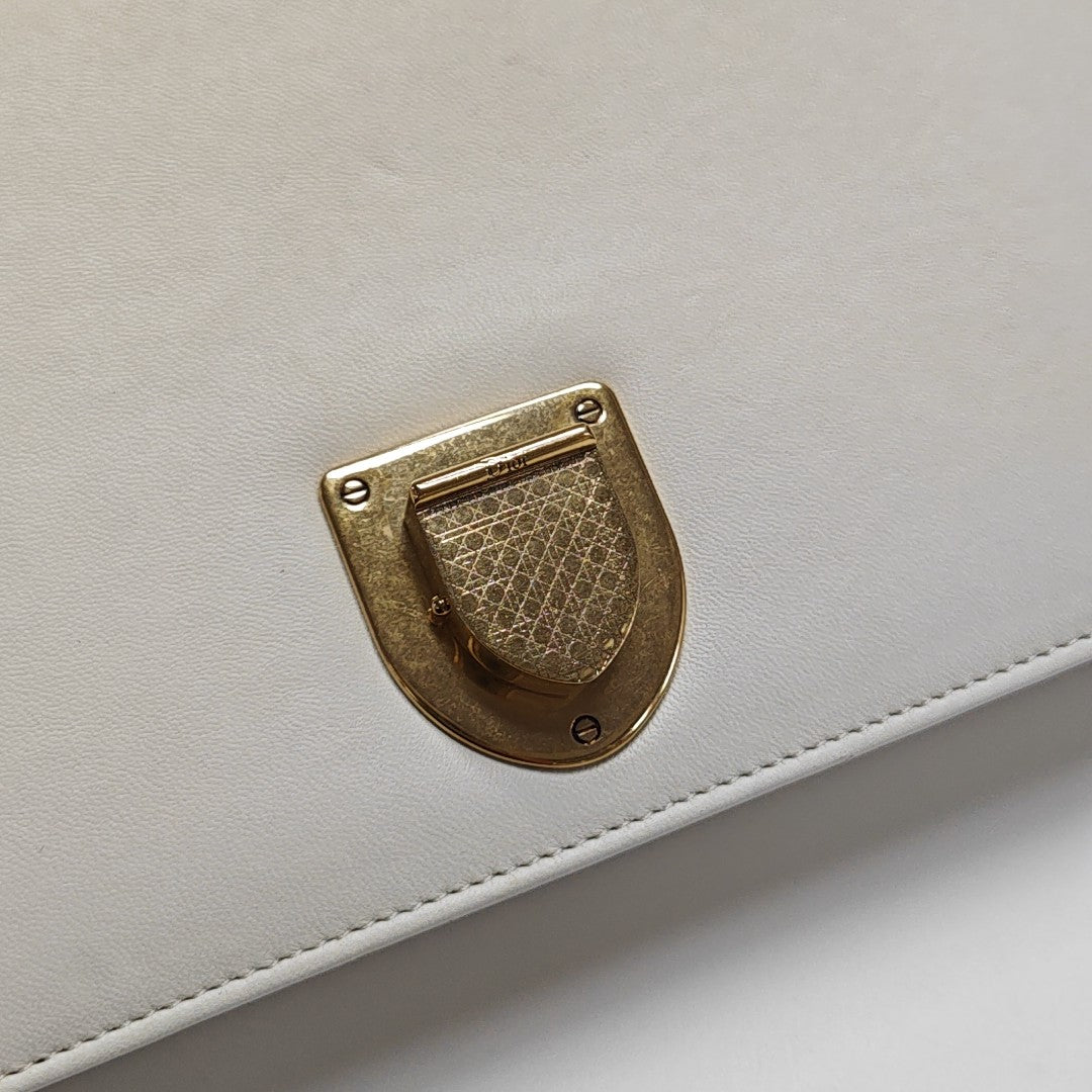 Diorama Medium Cannage Calfskin White