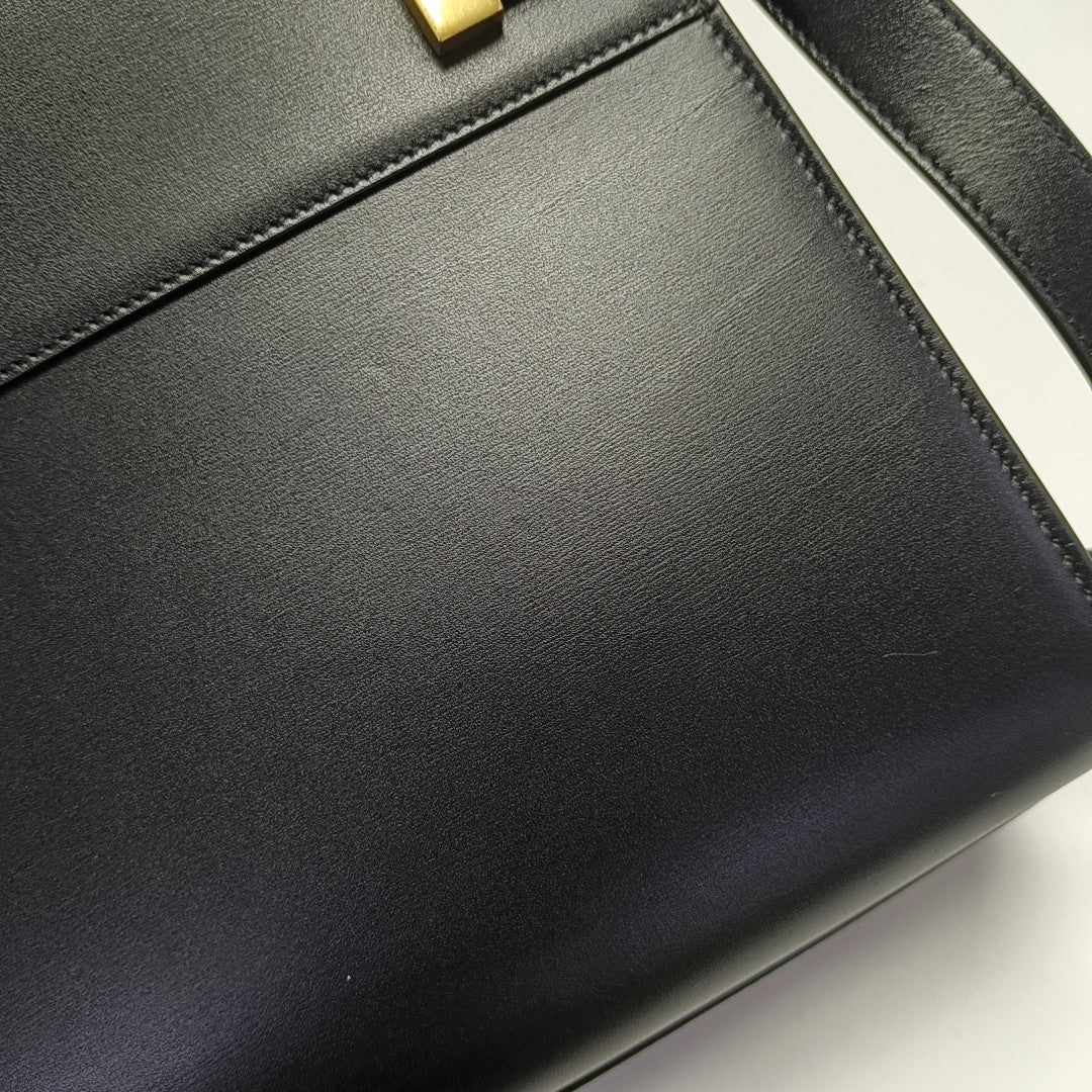 MANHATTAN Medium Calfskin Black