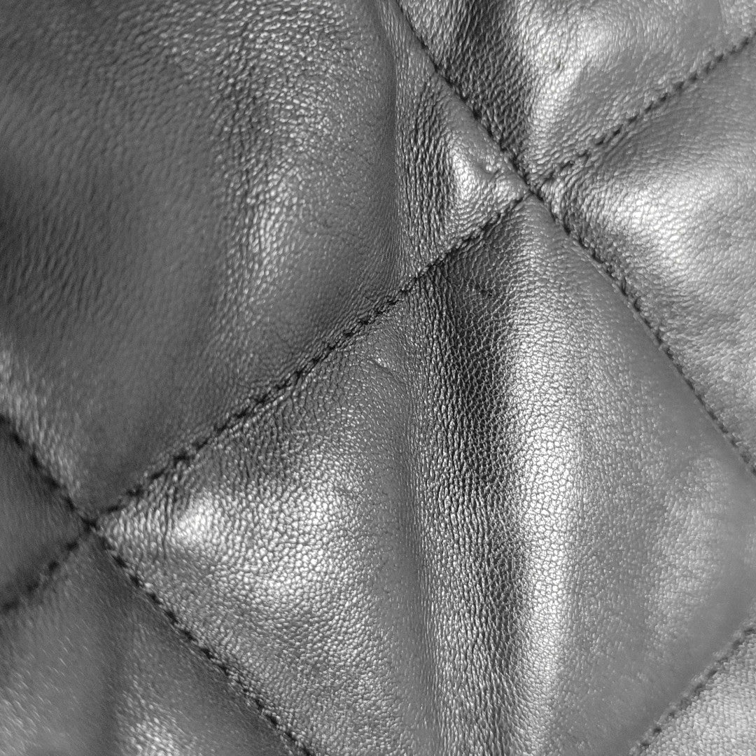 CHANEL 19 Piel de Cordero Acolchada Negra