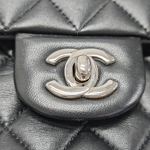 CLASSIC FLAP Medium Quilted Lambskin Black