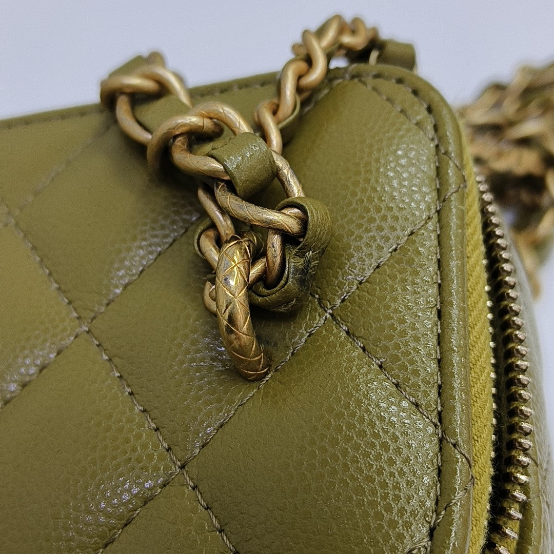 VANITY CASE Small Quilted Grained Calfskin Green