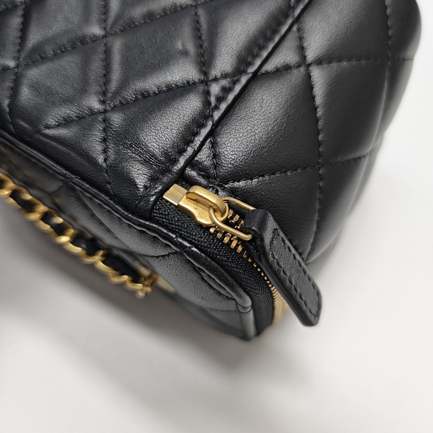 VANITY CASE Small Quilted Lambskin Black