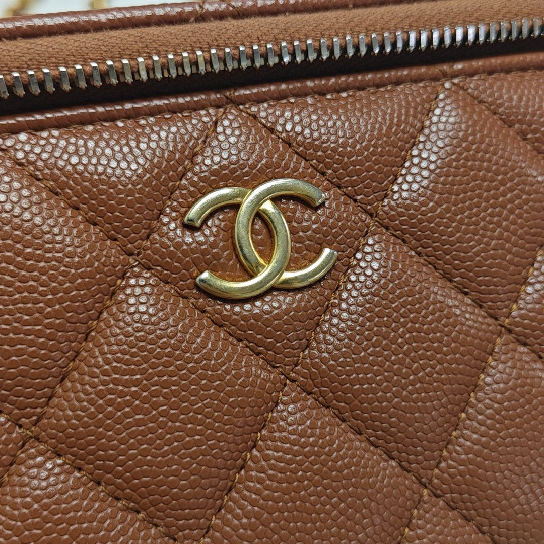 VANITY CASE Medium Quilted Grained Calfskin Brown