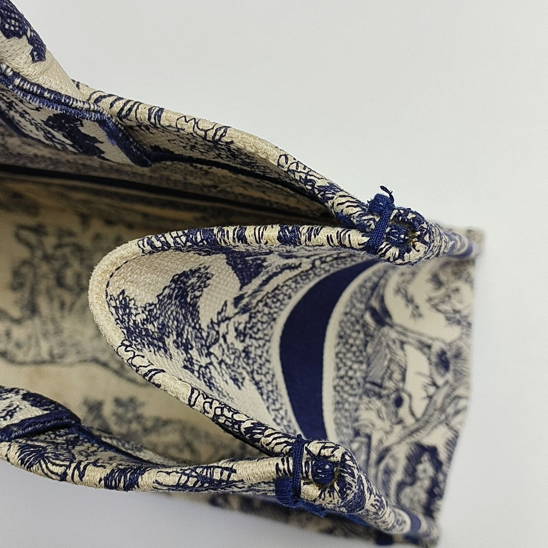 Authenticated pre-owned  Book Tote Medium Canvas Blue - Tote Bag at Looply