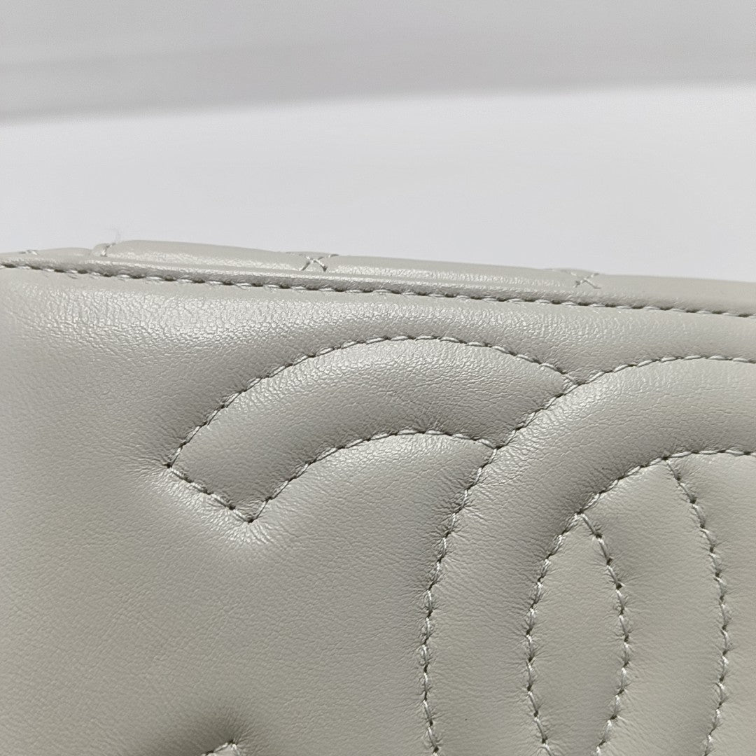 Authenticated pre-owned  VANITY CASE Small Quilted Lambskin Gray - Shoulder Bag at Looply