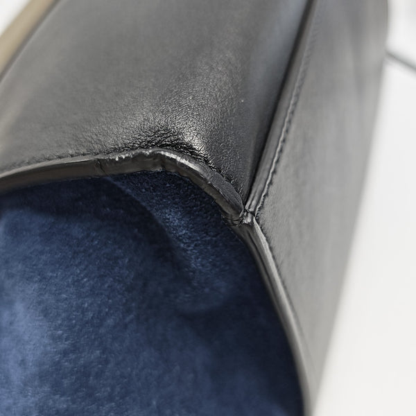 TRAPEZE Medium Calfskin Black