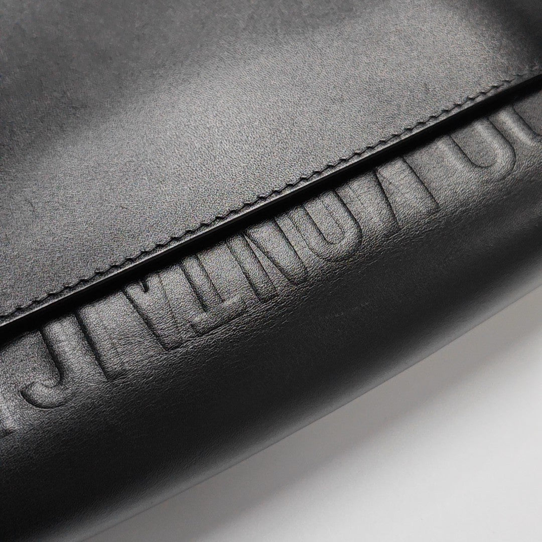 Bobby Medium Calfskin Black