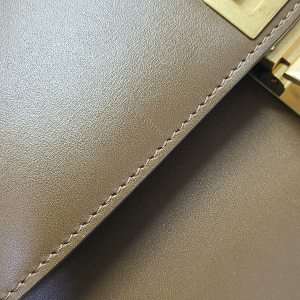 CLASSIC BOX Medium Calfskin Brown