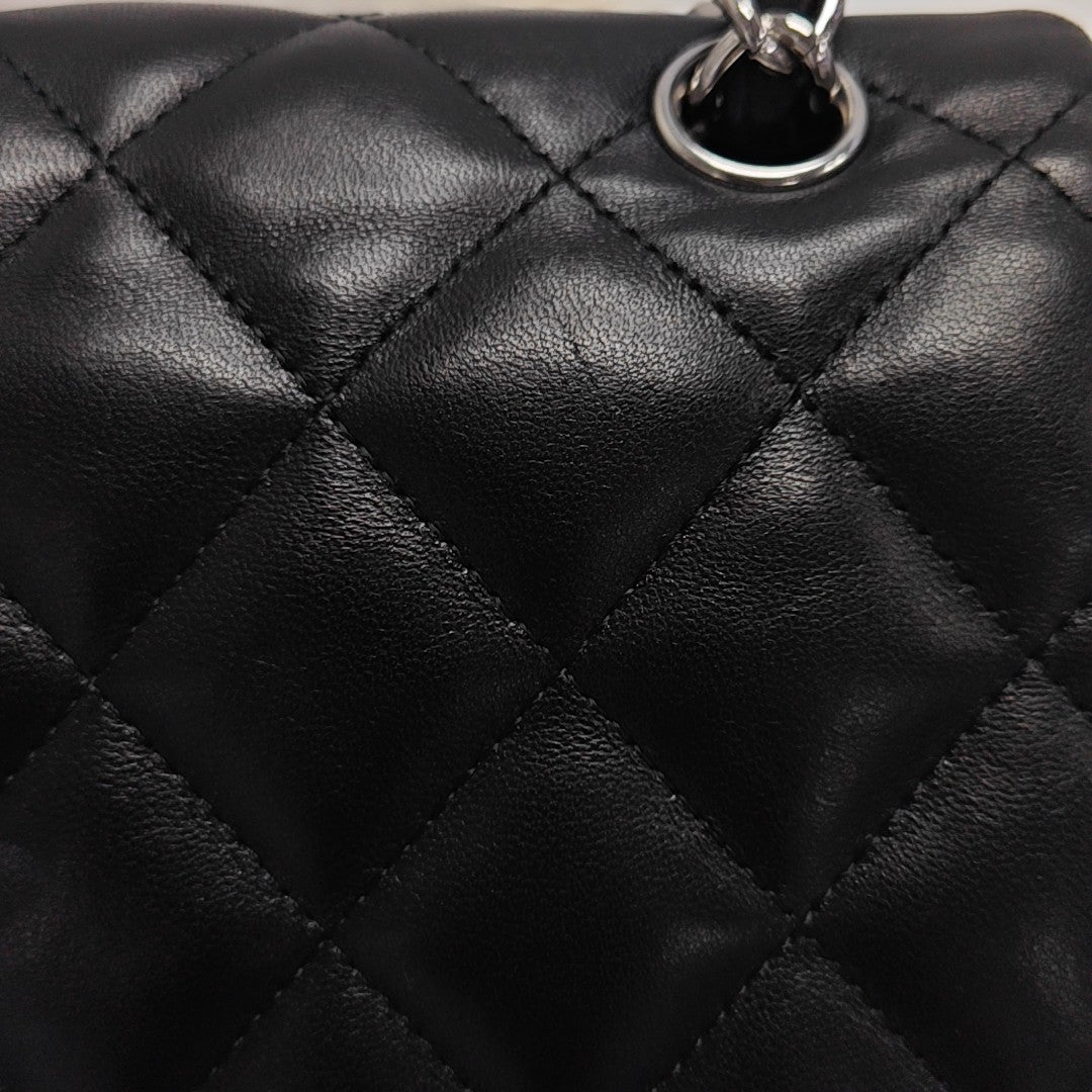 CLASSIC FLAP Jumbo Quilted Lambskin Black