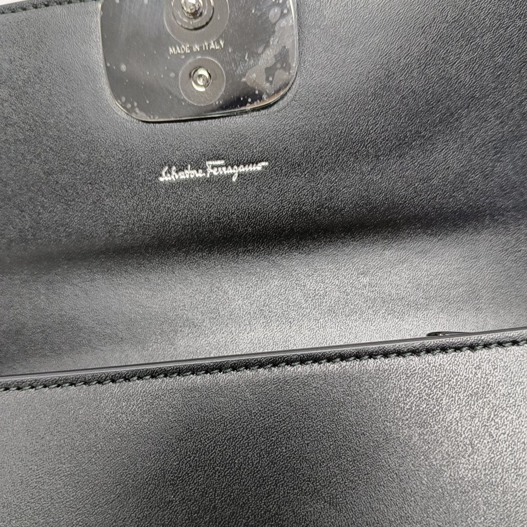 Vara Calfskin Black Wallet