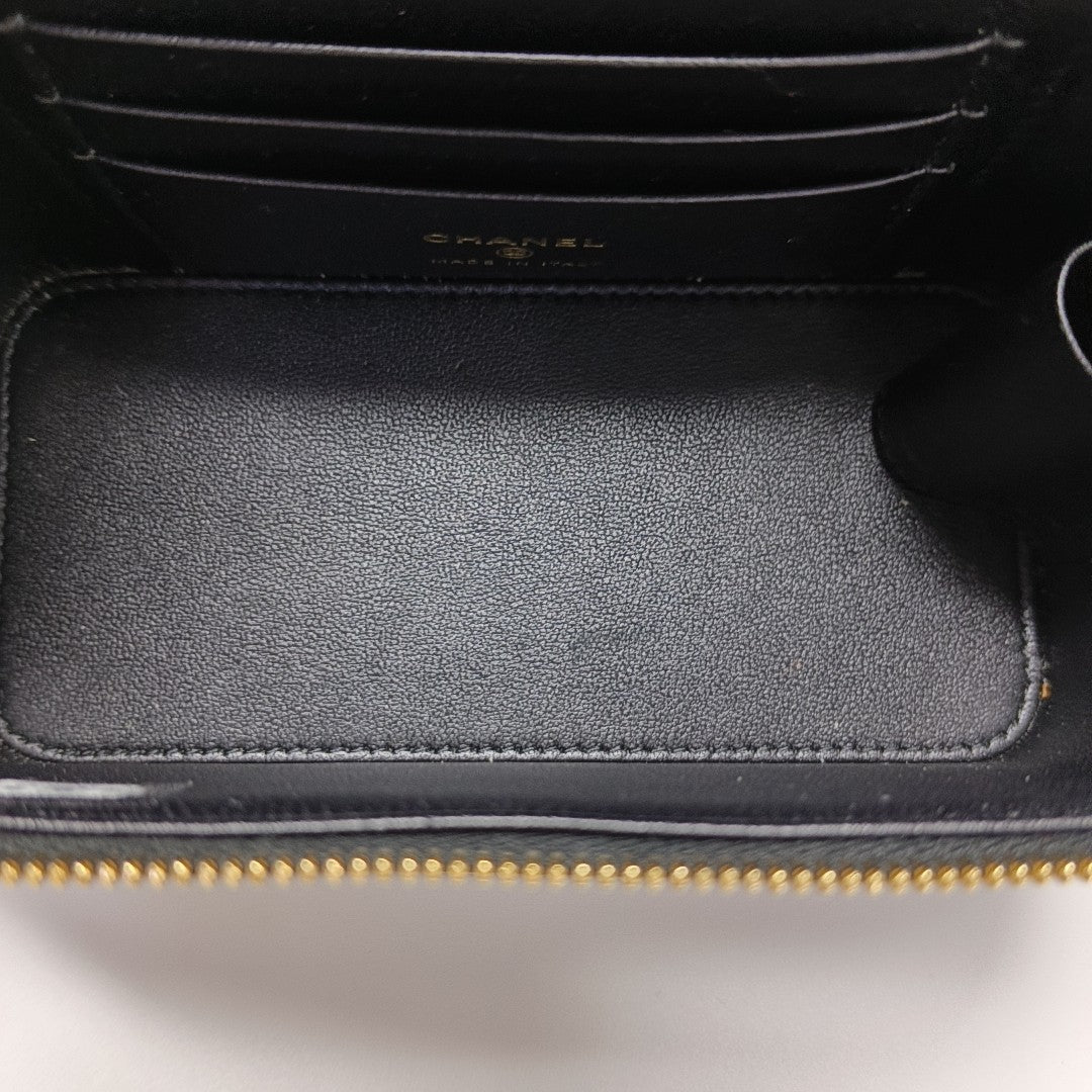 VANITY CASE Small Quilted Lambskin Black