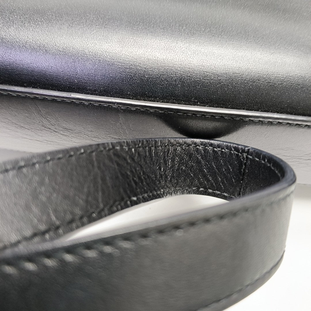 MANHATTAN Medium Calfskin Black