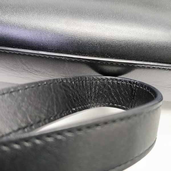 MANHATTAN Medium Calfskin Black