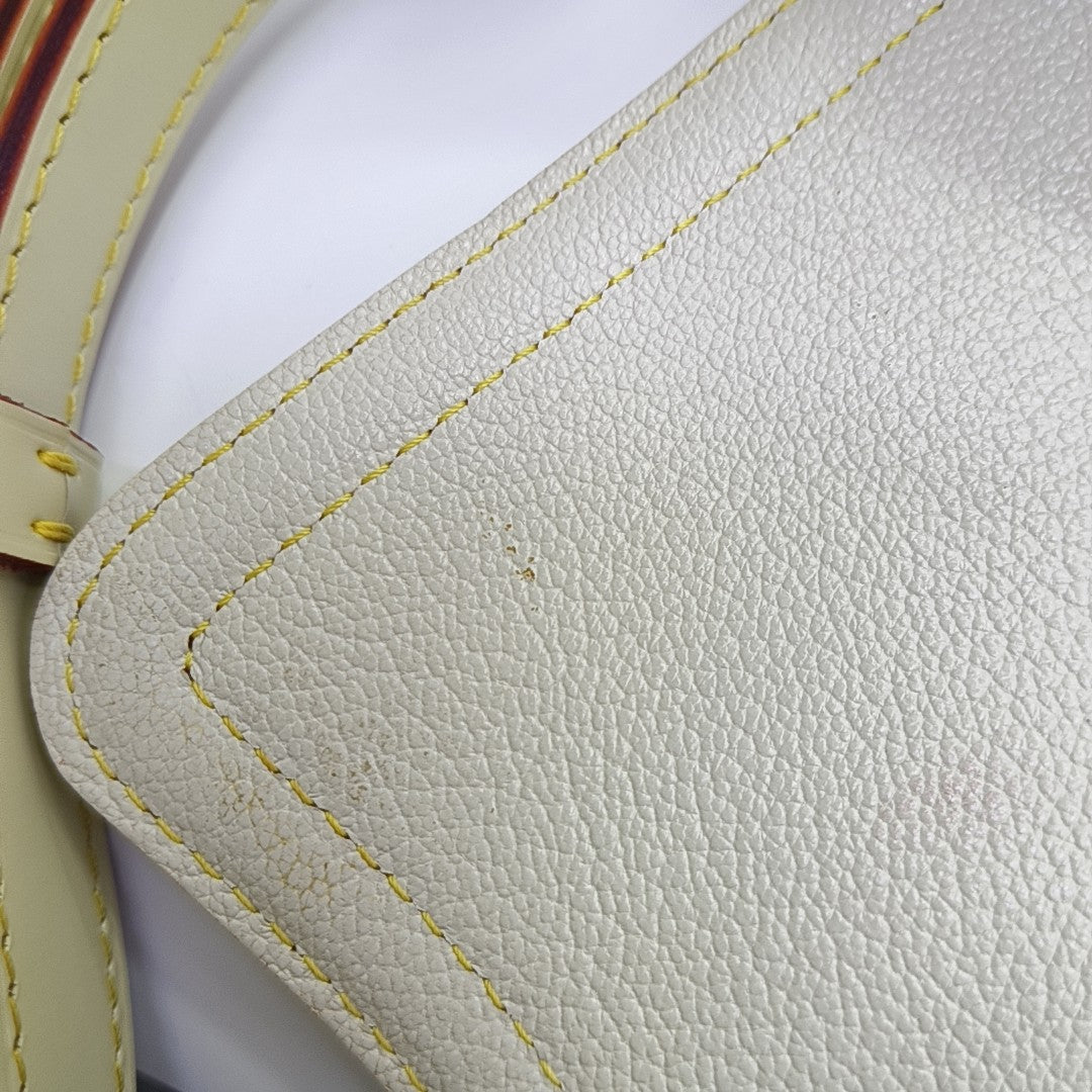 L'ESSENTIEL Lambskin White