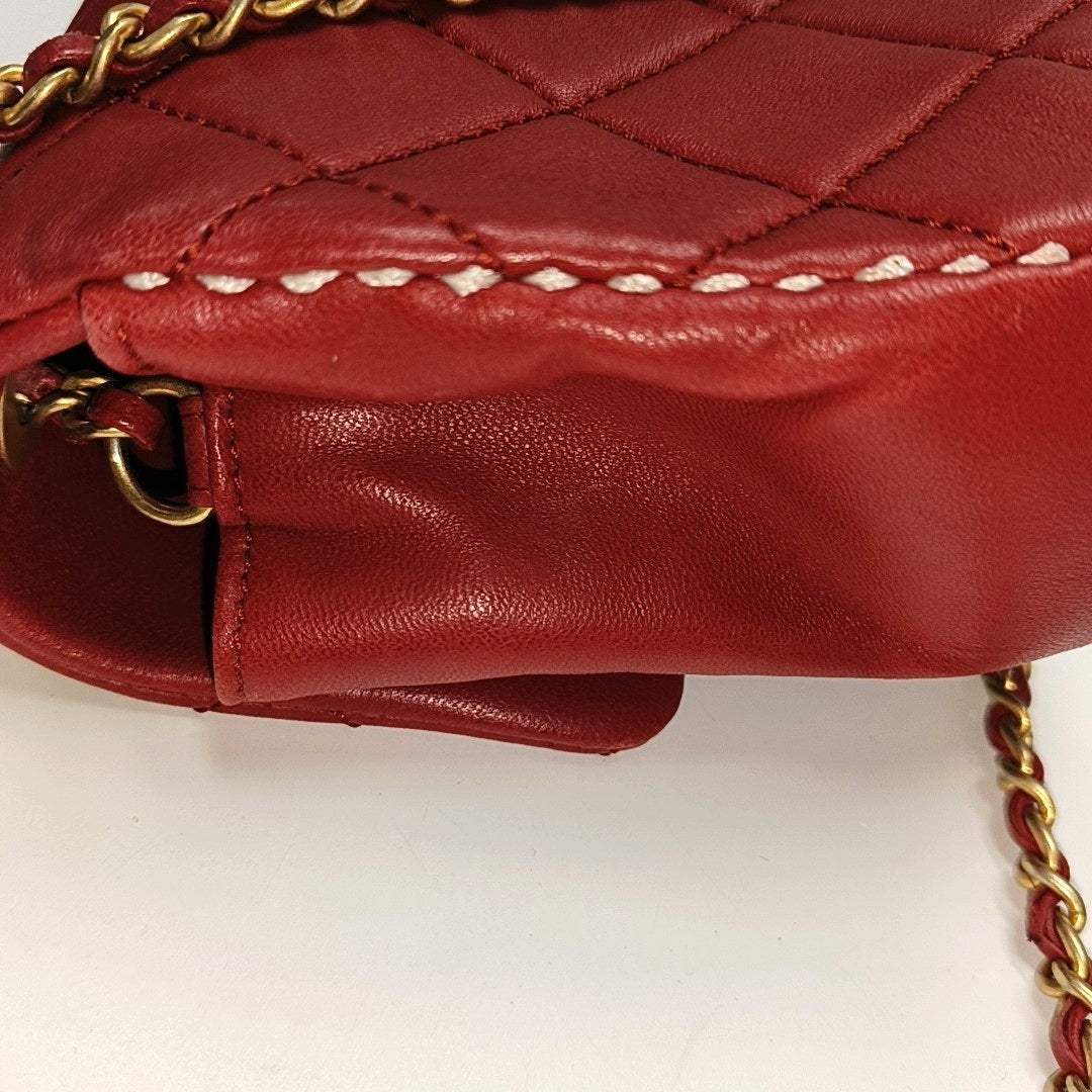 Authenticated pre-owned  CLASSIC FLAP Quilted Lambskin Red - Shoulder Bag at Looply