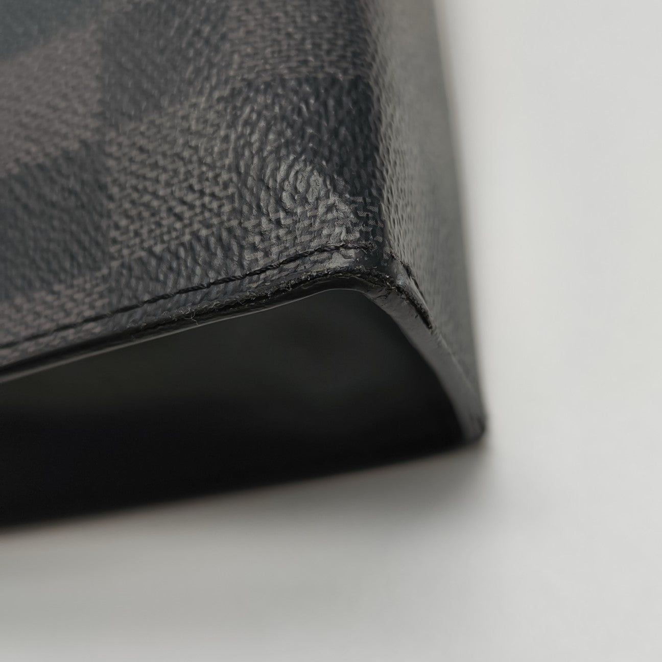 Pochette Voyag MM Damier Graphite Coated Canvas Gray