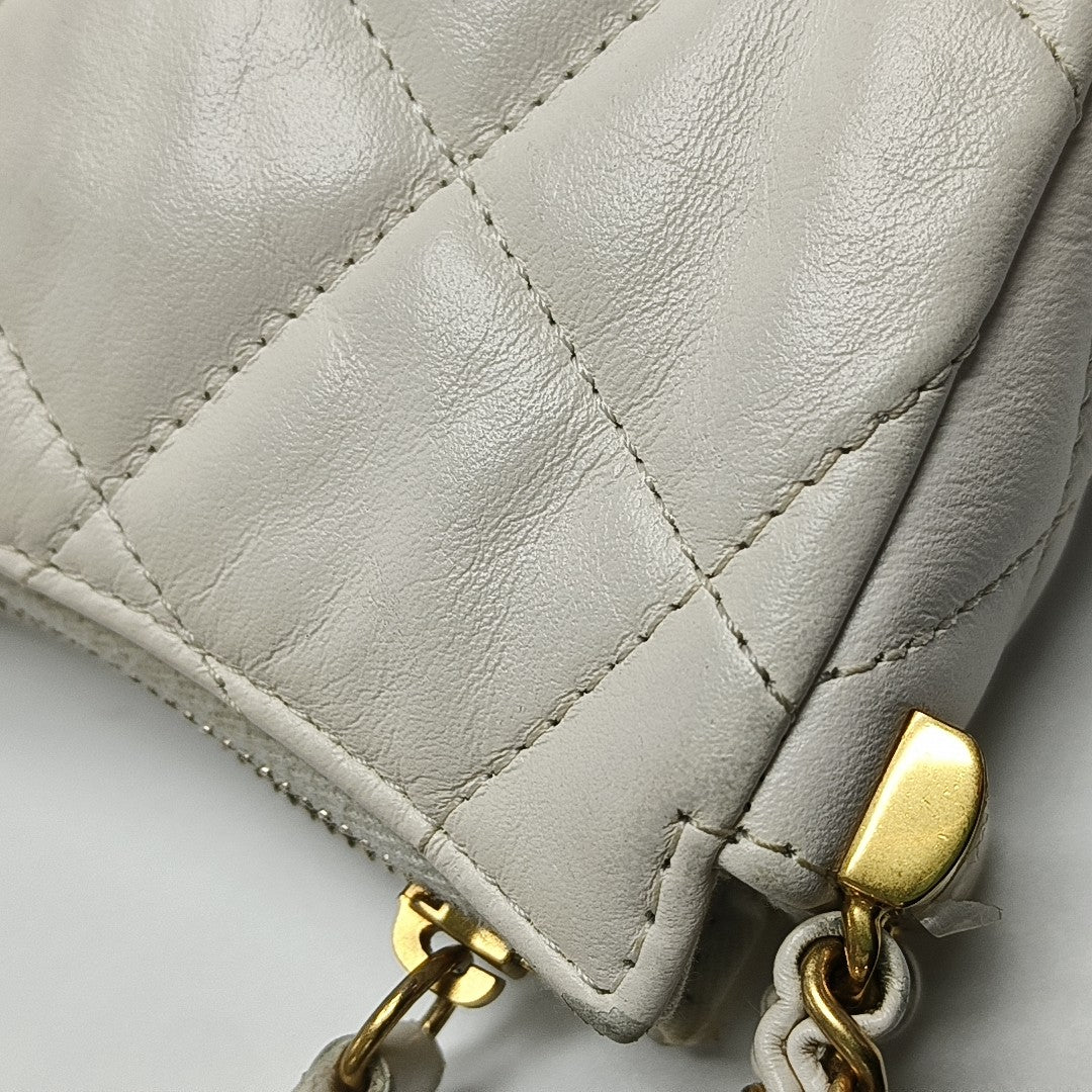 Chanel 19 Pequeño Piel de Becerro Acolchada Blanca