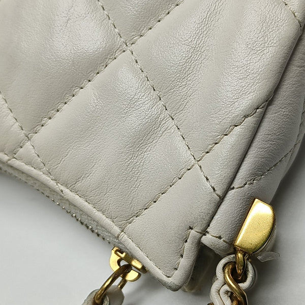 Chanel 19 Pequeño Piel de Becerro Acolchada Blanca