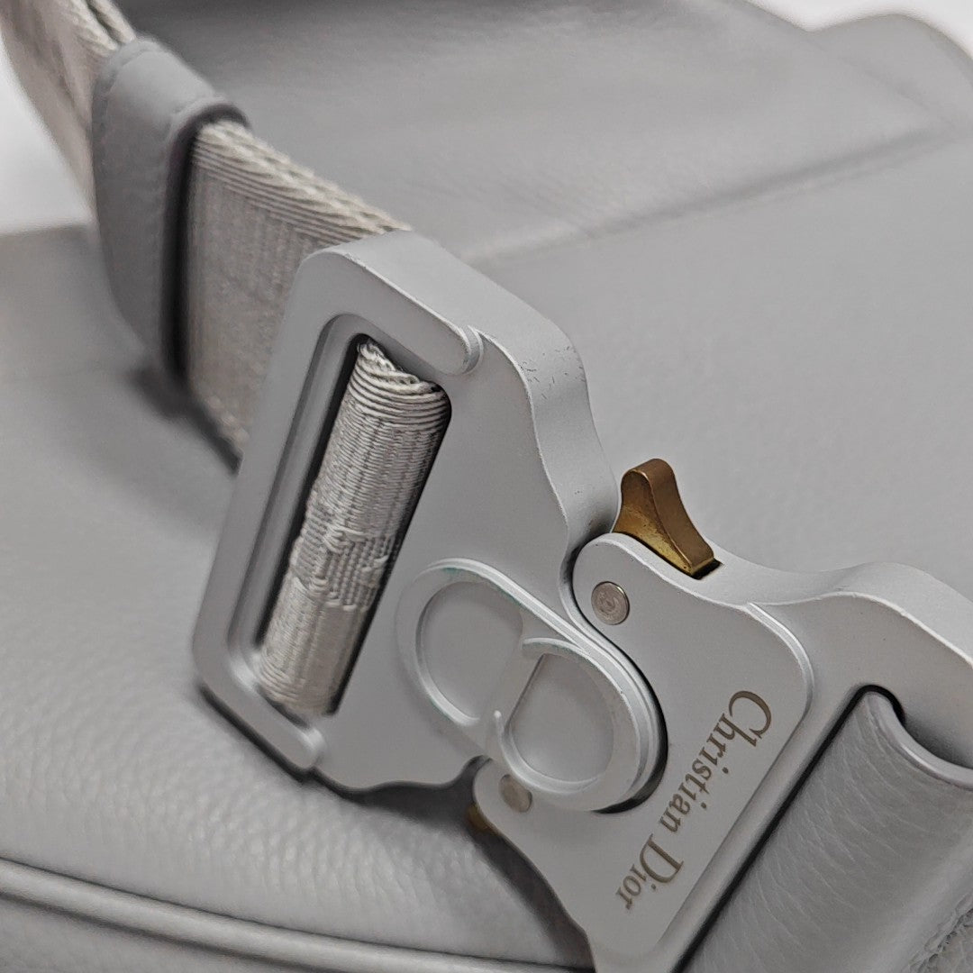 Authenticated pre-owned  Saddle Medium Calfskin Grey - Crossbody Bag at Looply
