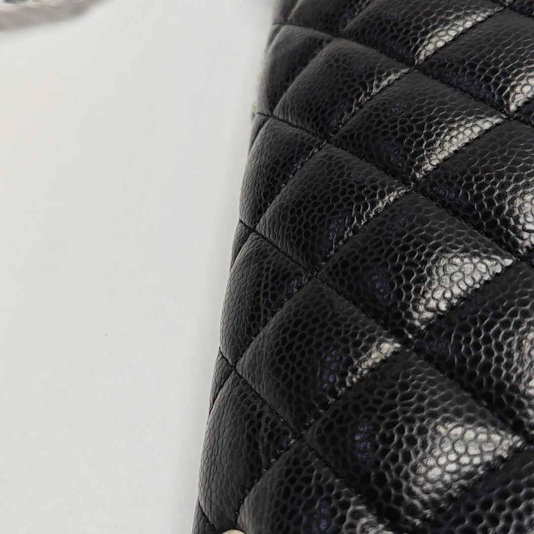 Authenticated pre-owned  CLASSIC FLAP Medium Quilted Grained Calfskin Black - Crossbody Bag at Looply
