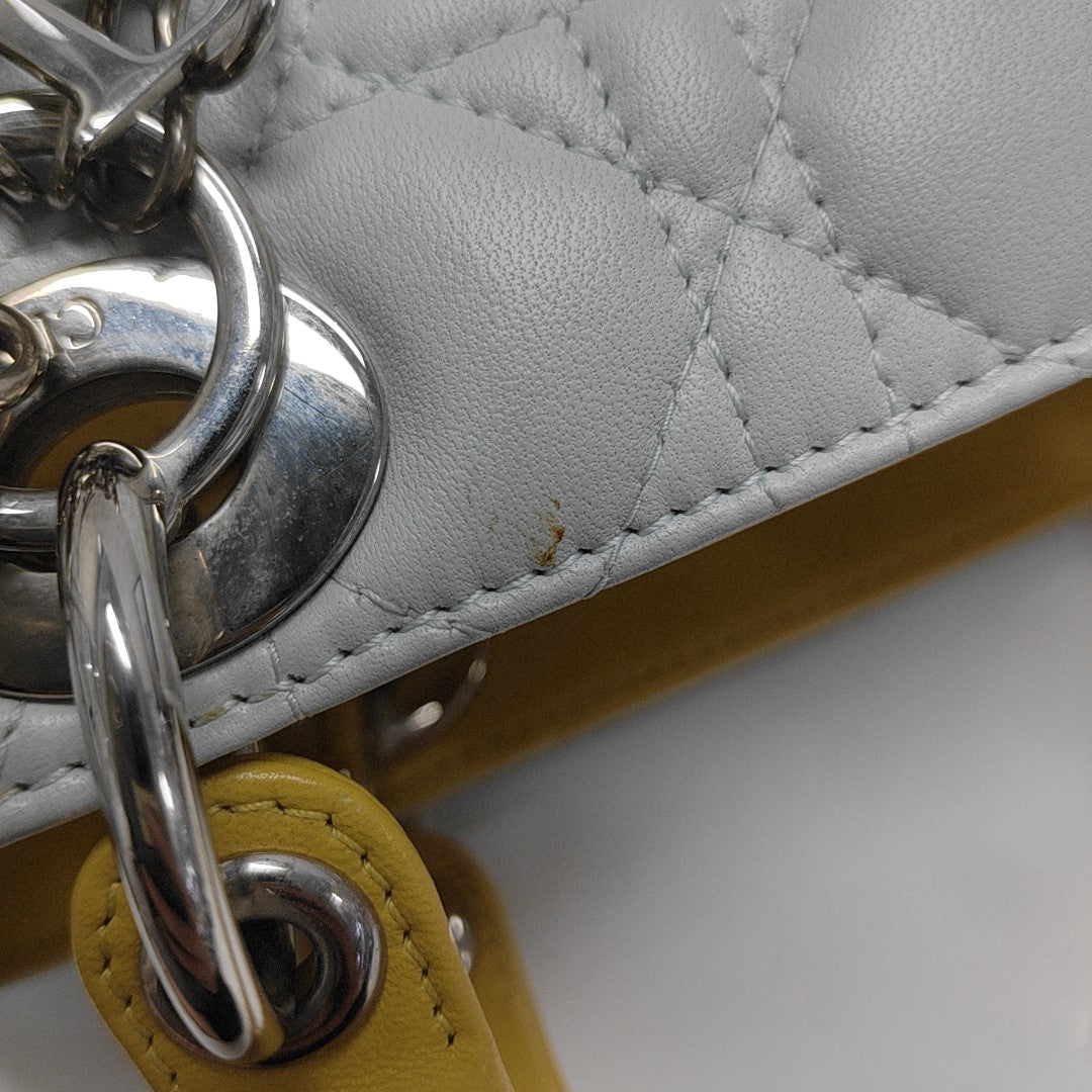 Bolso Lady Dior Mediano de Piel de Cordero Acolchada Gris