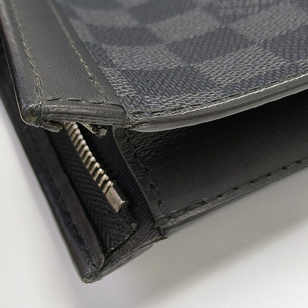 Pochette Voyag MM Damier Graphite Coated Canvas Gray