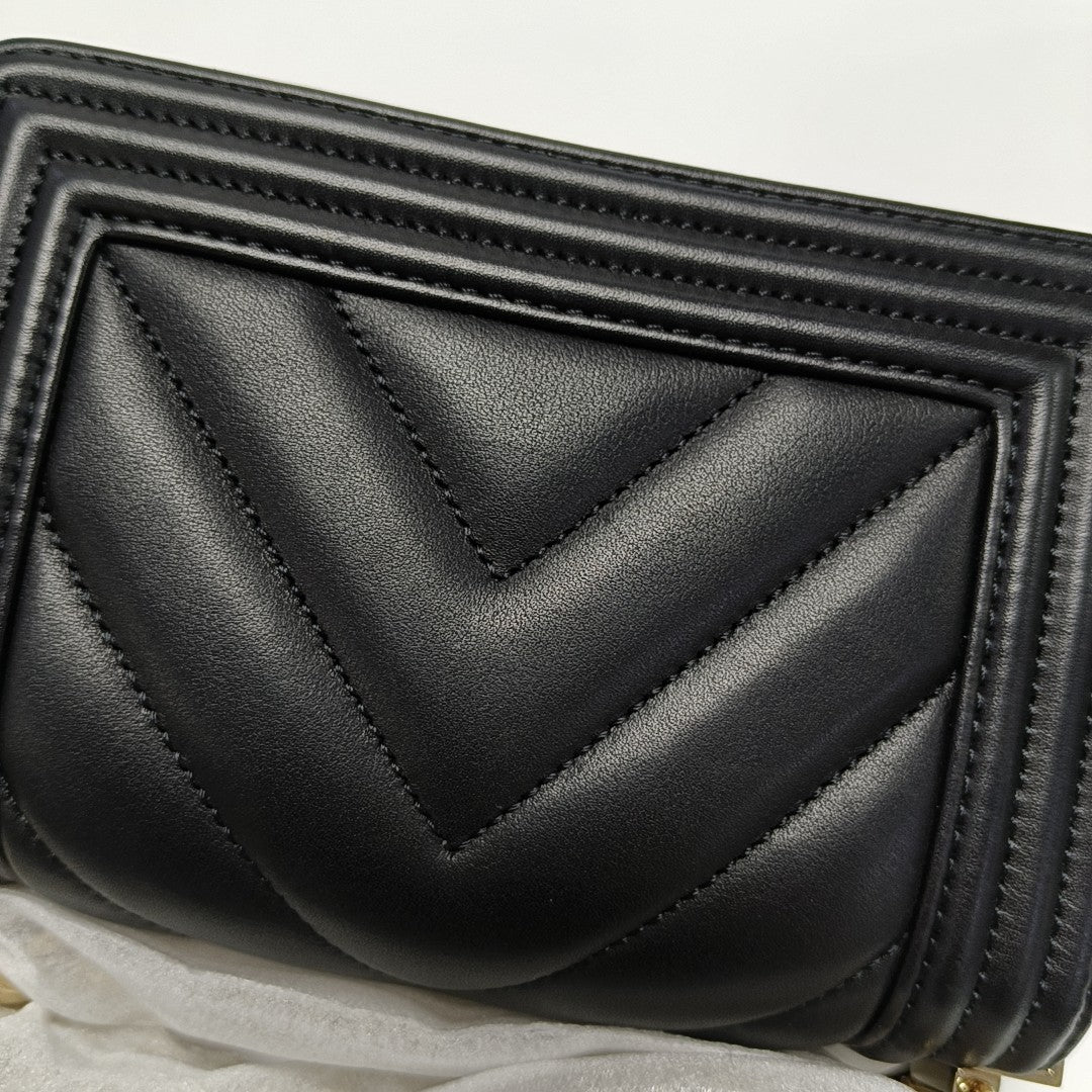 BOY CHANEL Small Chevron Calfskin Black