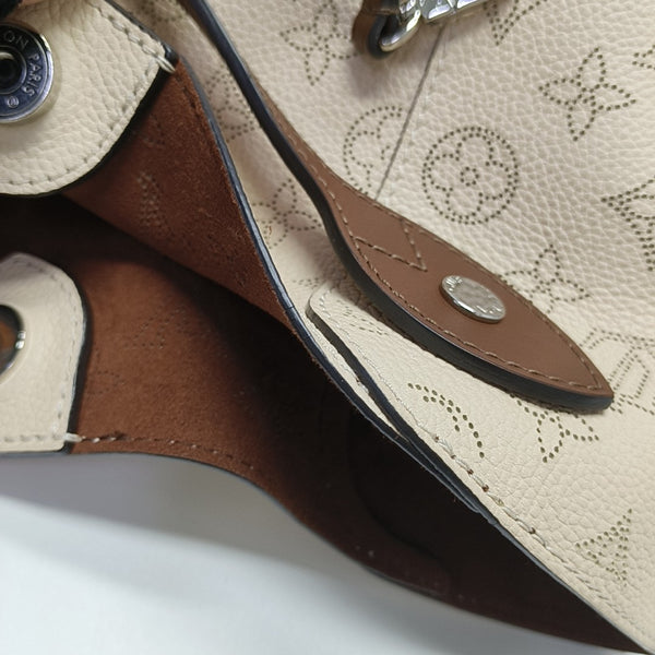 HINA PM Monogram Piel de becerro Beige