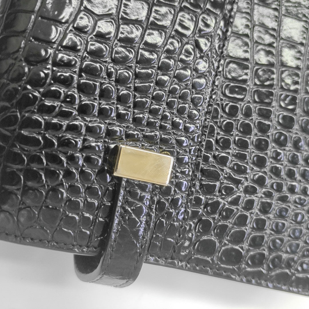 MANHATTAN Medium Calfskin Black