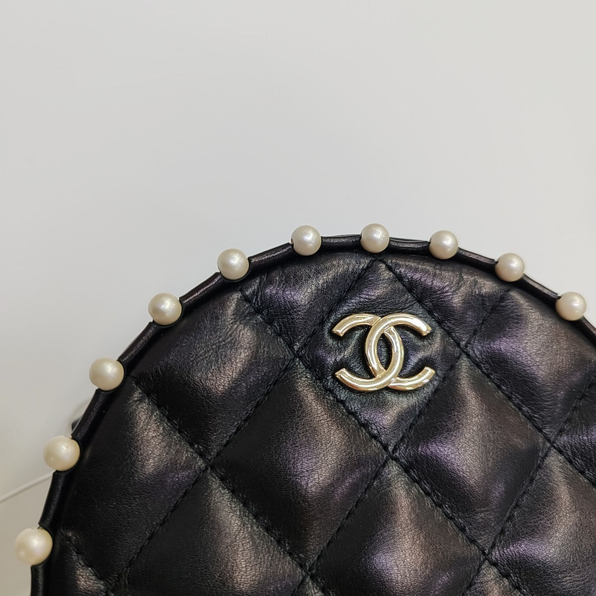ROUND Quilted Calfskin Black