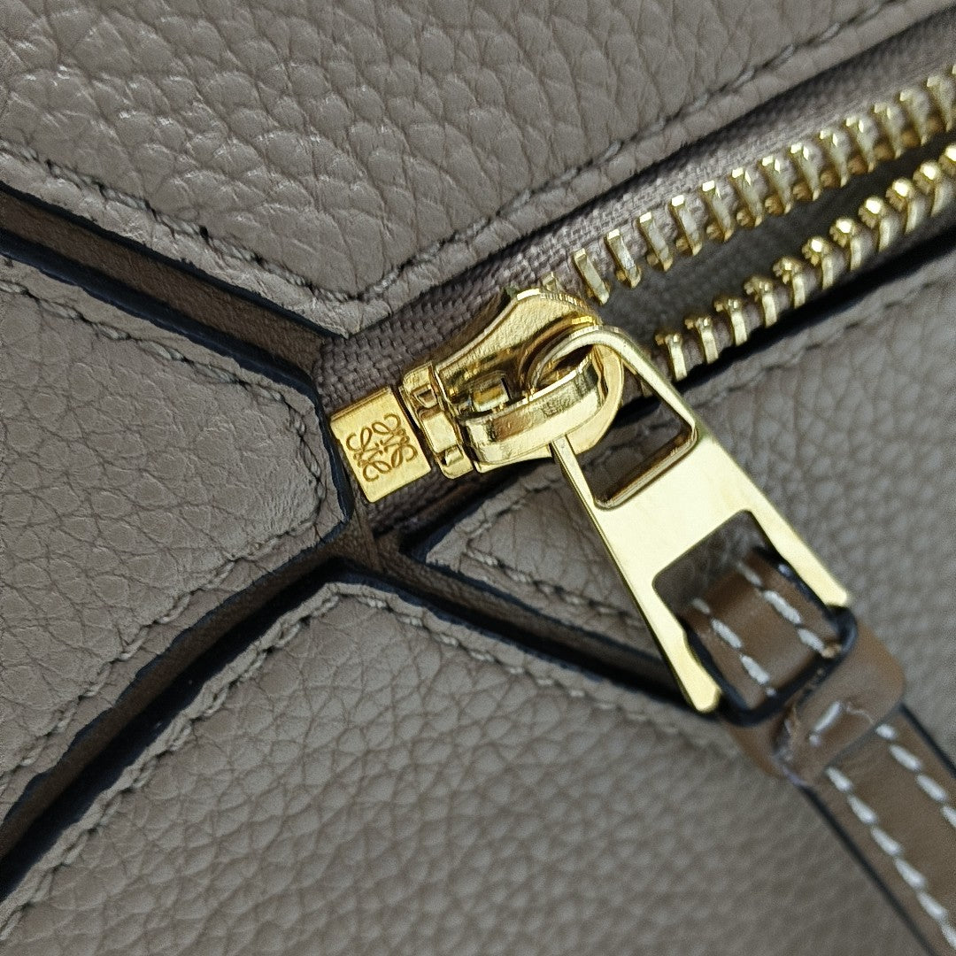 Puzzle Medium Calfskin Gray