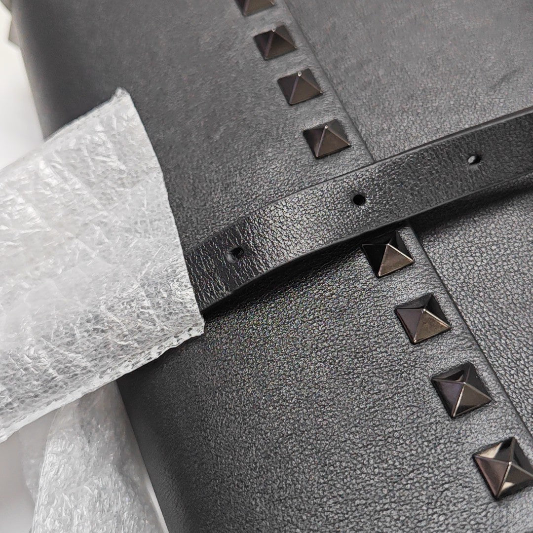 Rockstud Calfskin Black