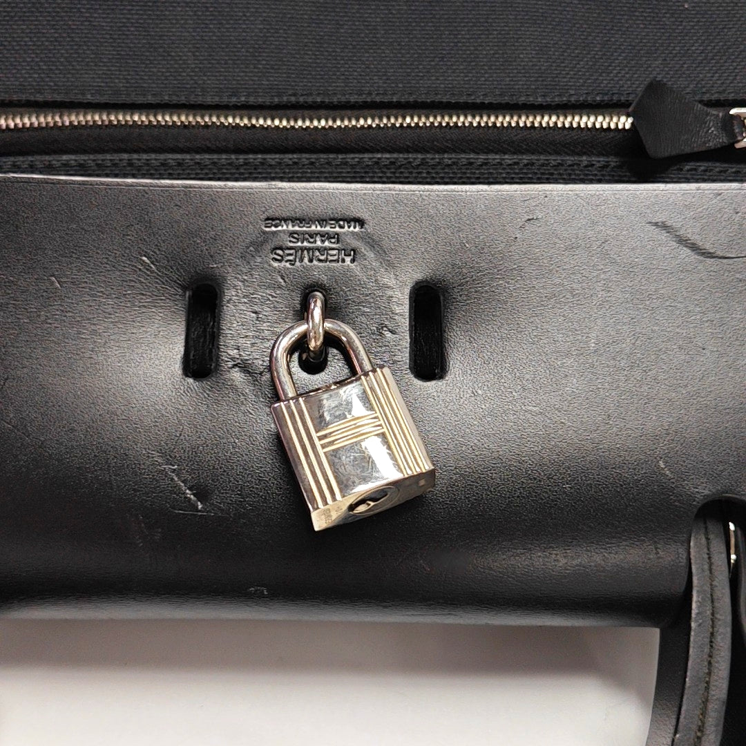 Authenticated pre-owned  Herbag 31 Canvas Black - Shoulder Bag at Looply