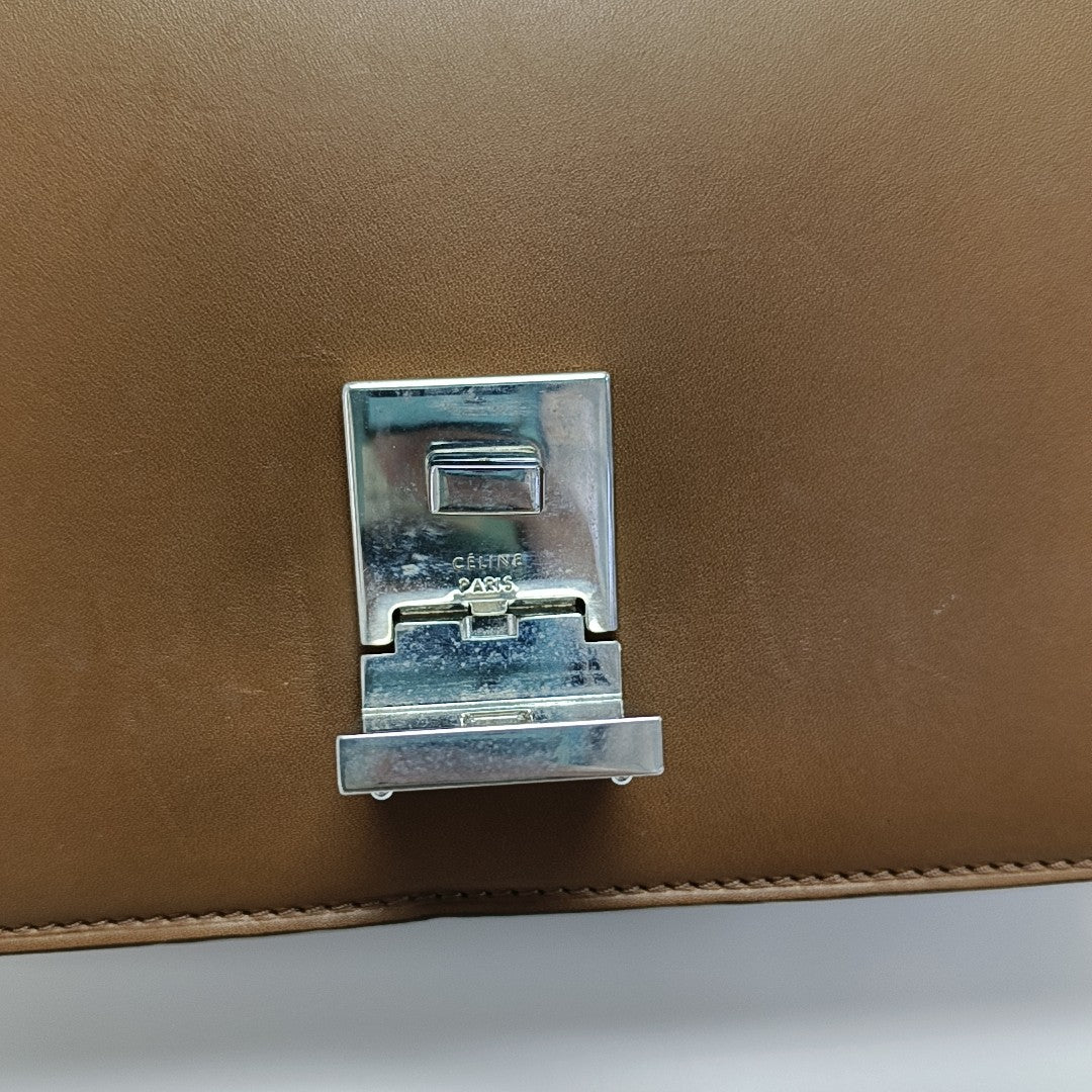 CASE Medium Calfskin Brown