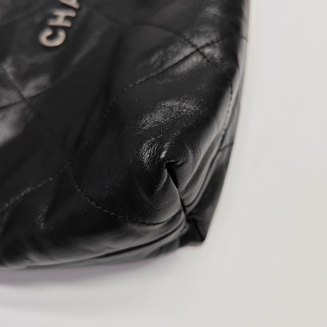CHANEL 22 Medium Quilted Calfskin Black