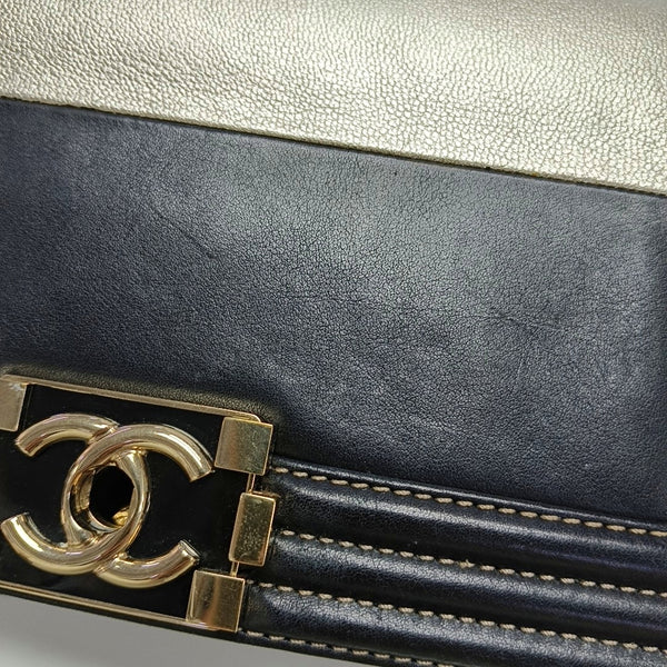 Authenticated pre-owned  BOY CHANEL Medium Calfskin Black - Crossbody Bag at Looply