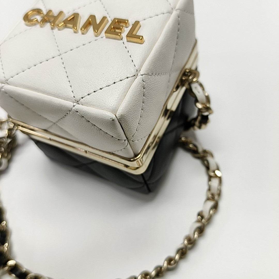 Quilted Lambskin Shoulder Bag Multicolor
