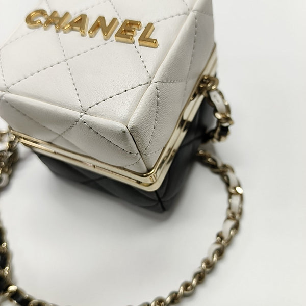 Quilted Lambskin Shoulder Bag Multicolor