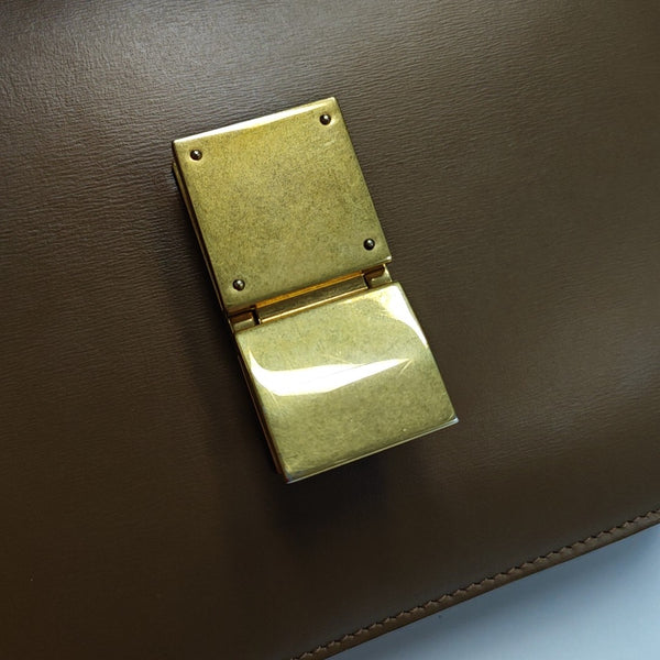 CLASSIC BOX Medium Calfskin Brown