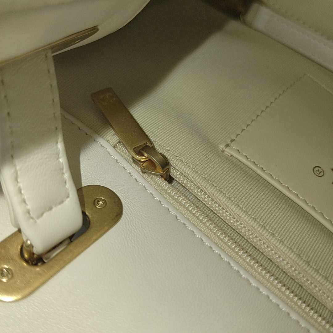 25P Quilted Lambskin White