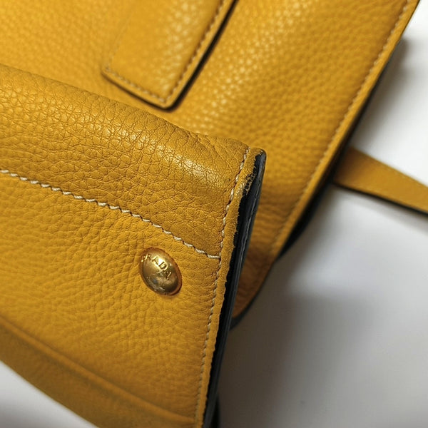 Authenticated pre-owned  Double Calfskin Yellow - Tote Bag at Looply
