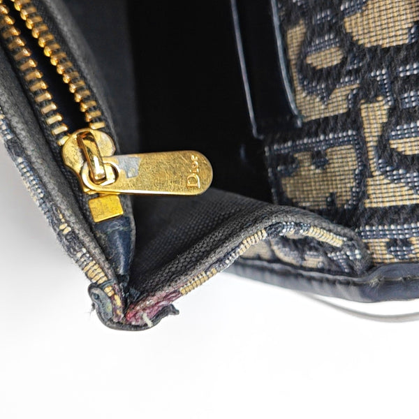 Authenticated pre-owned  30 Montaigne Monogram Canvas Blue - Shoulder Bag at Looply