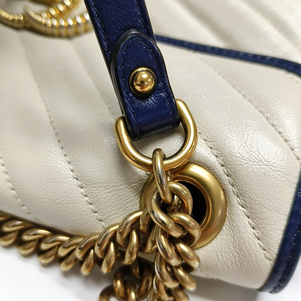 Authenticated pre-owned  GG Marmont Medium Quilted Calfskin White - Crossbody Bag at Looply