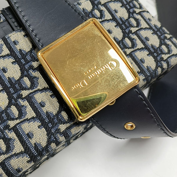 30 Montaigne Mini Oblique Canvas Blue