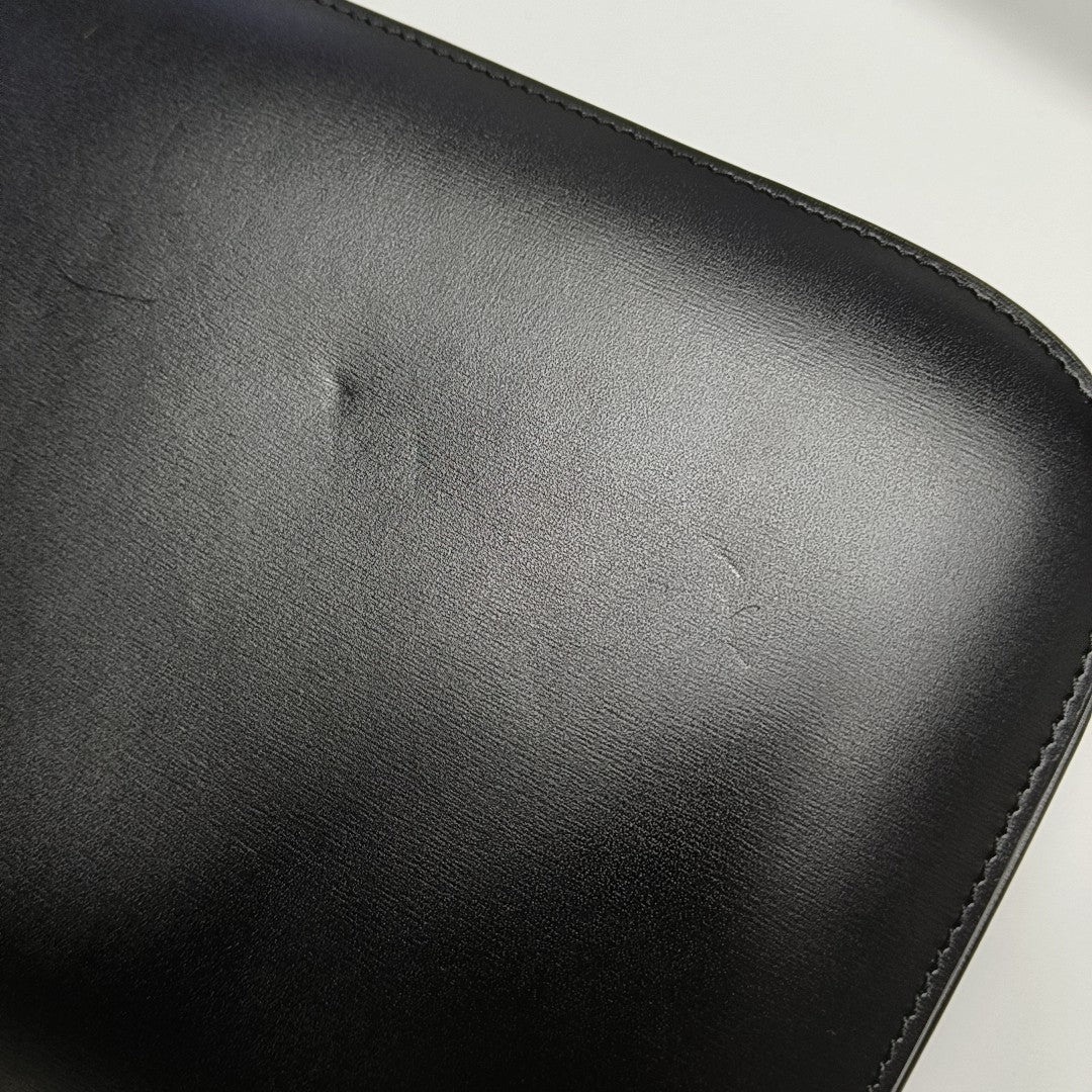 CLASSIC BOX Medium Calfskin Black