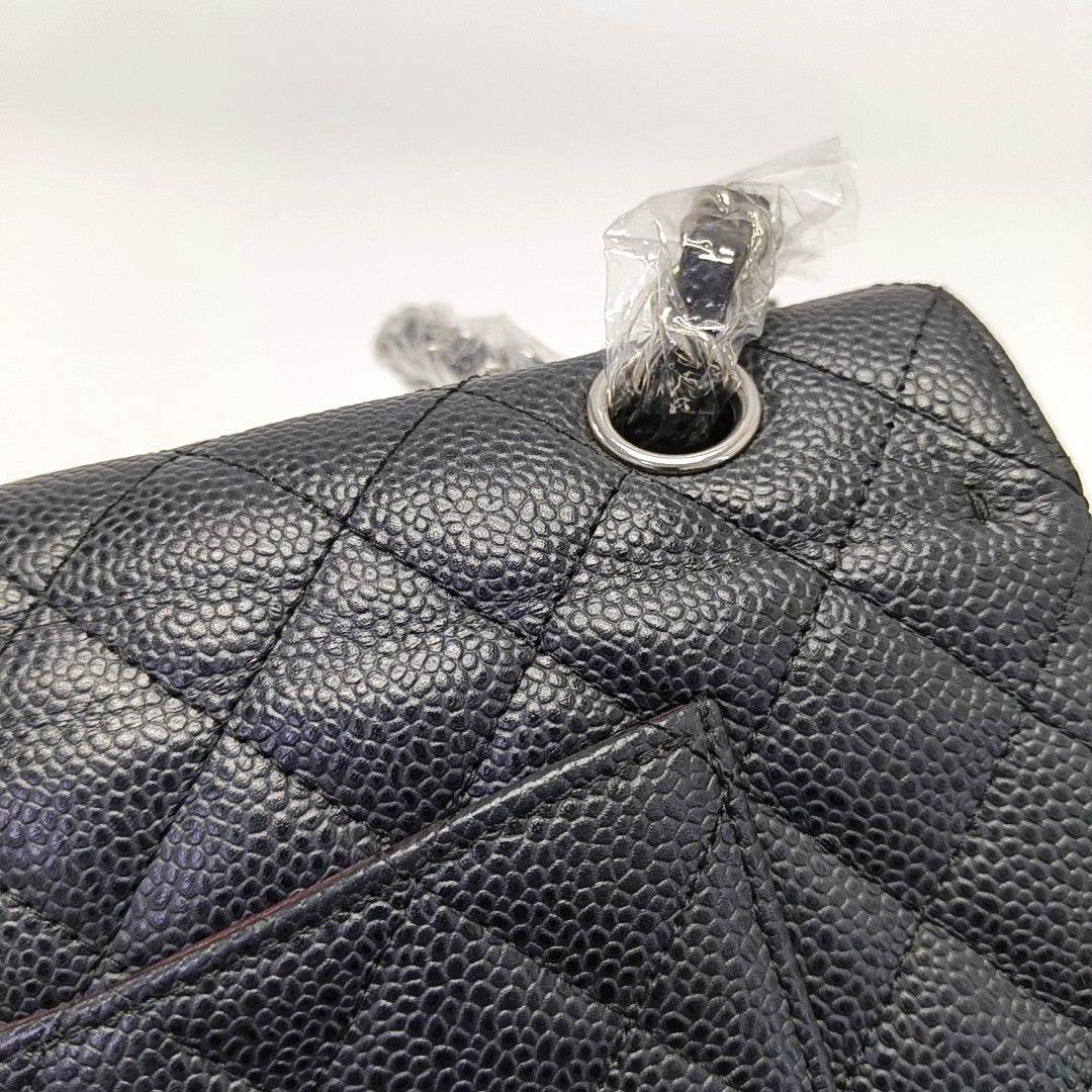 CLASSIC FLAP Medium Quilted Grained Calfskin Black