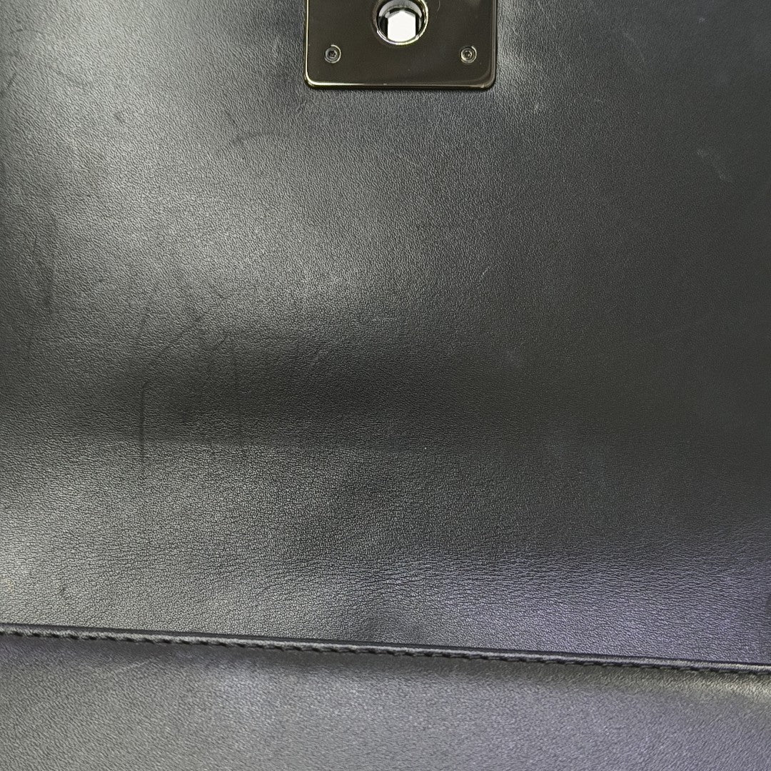 BOY CHANEL Medium Chevron Calfskin Black
