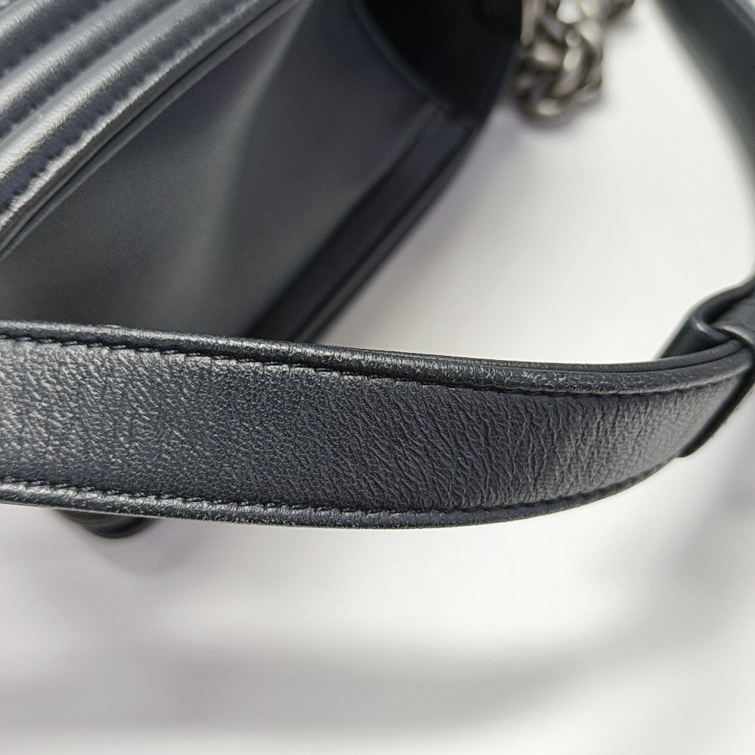 BOY CHANEL Medium Chevron Lambskin Black