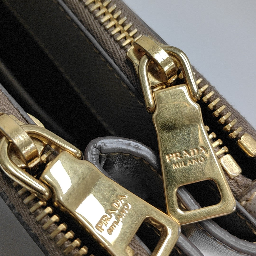 Galleria Extra Large Saffiano Calfskin Gray